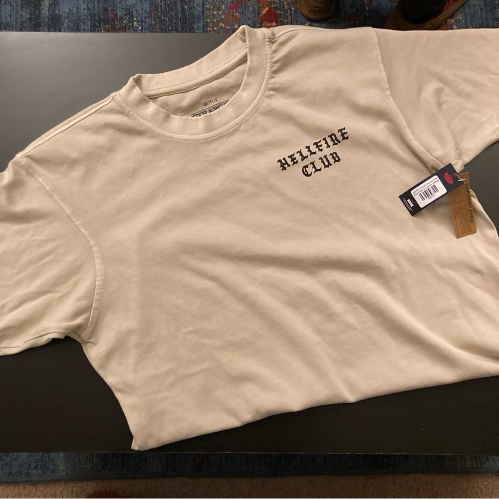 Netflix House Stranger Things Hellfire Club T-Shirt NWT - Picture 3 of 6